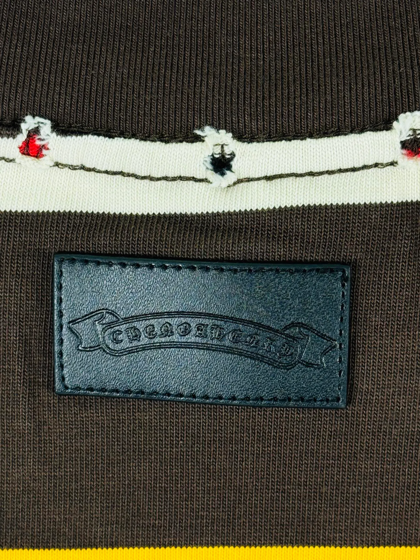 P260 top version, real shot without P, ​​different from market currency) 𝗖𝗵𝗿𝗼𝗺𝗲 𝗛𝗲𝗮𝗿𝘁𝘀/Cro Heart 2025 Autumn and Winter Horseshoe Cross Stripe Couple Casual Long Sleeve 👑The highest version! Customized fabric 320g fabric! Horseshoe cross sticker, a best-selling model in the counter, very comfortable to wear. Accessories: original molded and authenticated collar label➕100% silk wash label. Genuine purchase-grade original hangtag➕matching hanging rope➕3D hanging beads➕original packaging bag. Craftsmanship: The original version has consistent wiring! The highest version of the armhole matching technique! Color: Brown Green Size: S M L XL Style No.: 5193